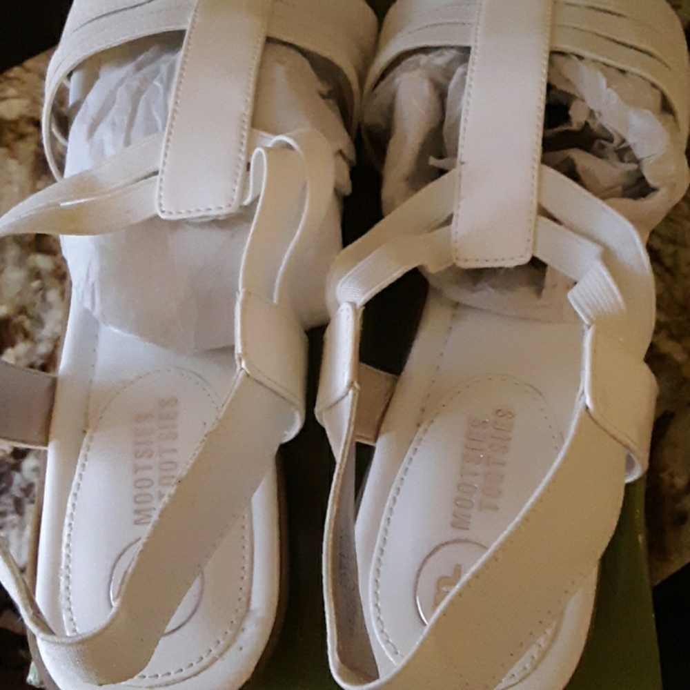 NEW sandals - Picture 2 of 6